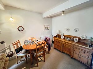 Lounge diner- click for photo gallery